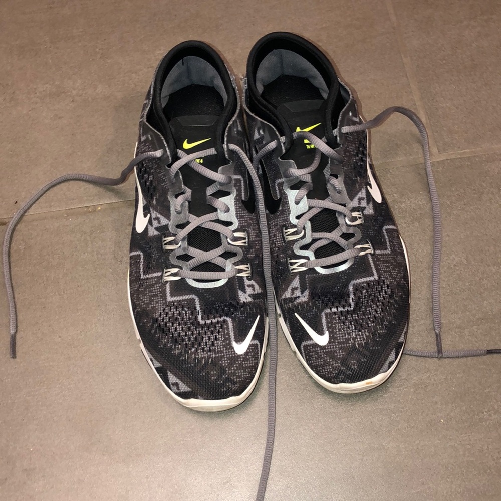 Nike tennis shoes